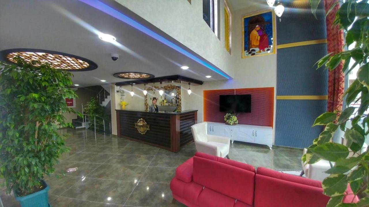 Crystall Hotel Van Buitenkant foto