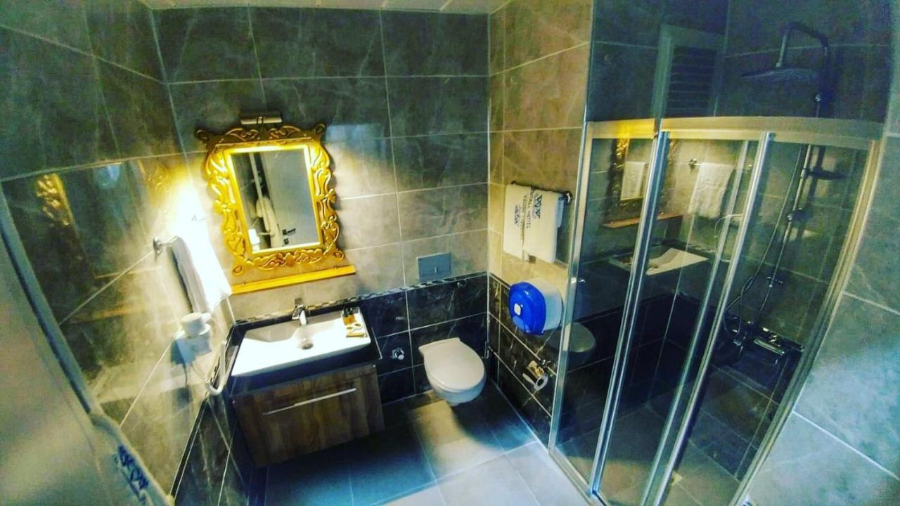Crystall Hotel Van Buitenkant foto