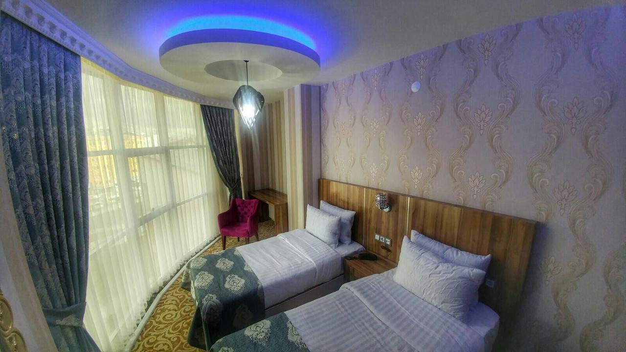 Crystall Hotel Van Buitenkant foto
