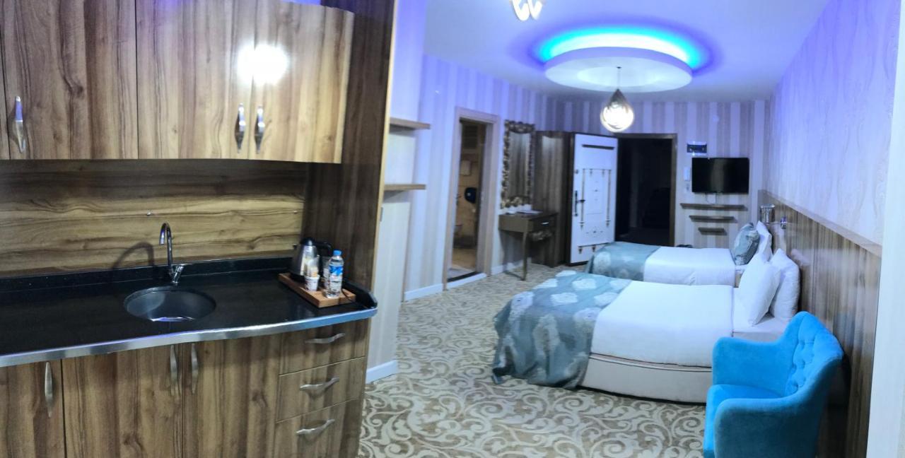 Crystall Hotel Van Buitenkant foto
