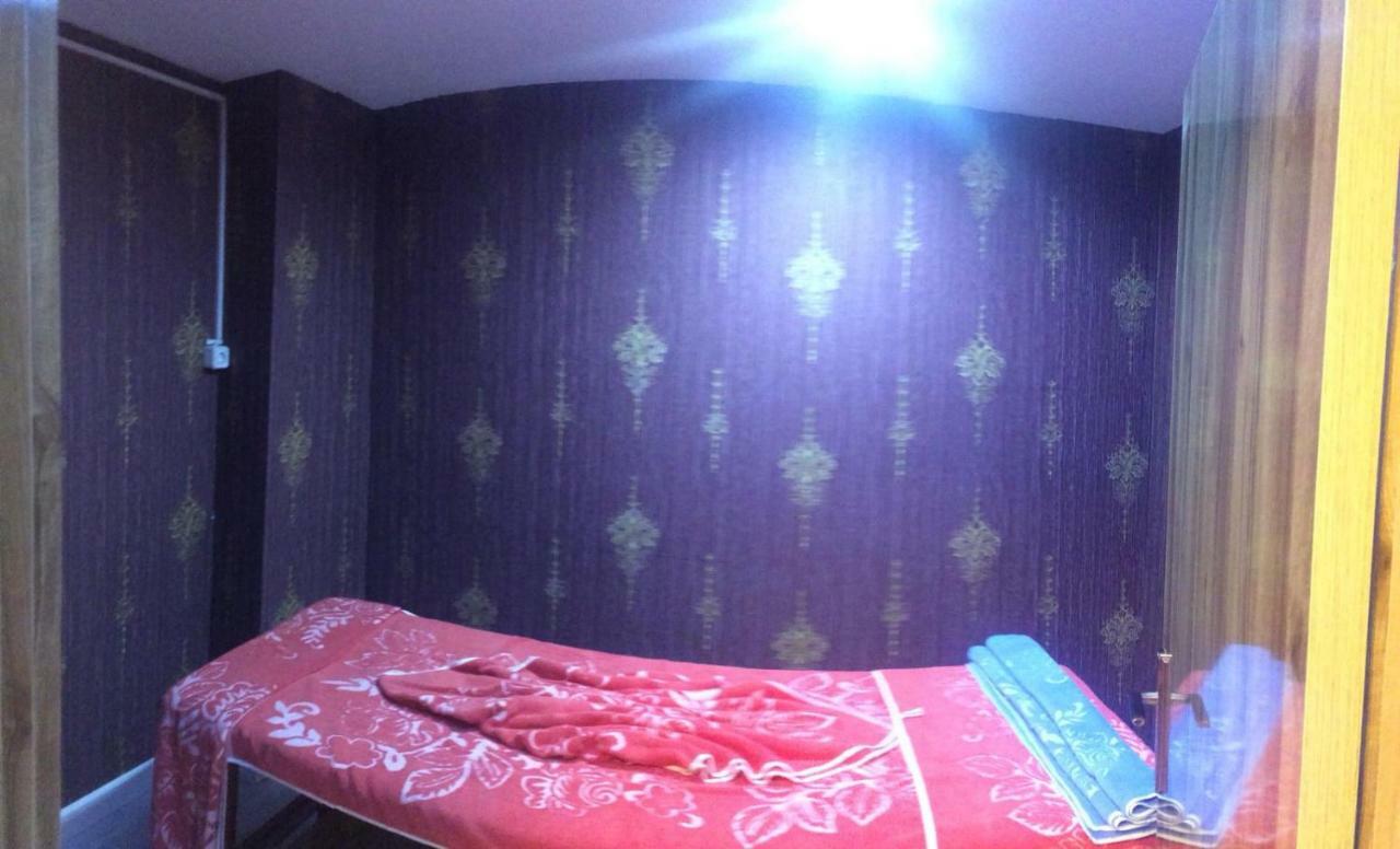 Crystall Hotel Van Buitenkant foto